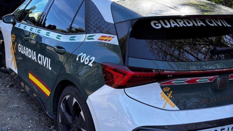 Detienen a un hombre por retener a dos mujeres con un arma de fuego y un cuchillo en un pueblo de Burgos
