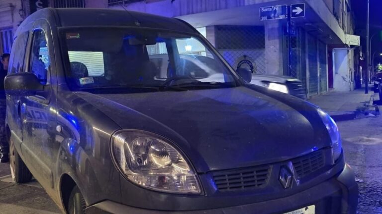 Camioneta circulaba a oscuras y terminó con tres hombres en la comisaría