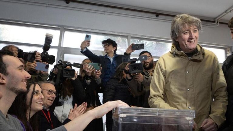 El PSOE rompe su racha negativa en Castilla y León, se come a su izquierda y sube en votos y escaños