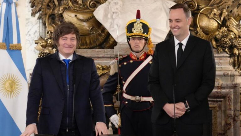 Javier Milei y Manuel Adorni, este lunes en la Bolsa de Comercio de Córdoba
