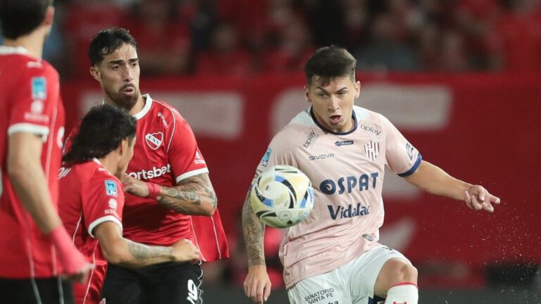 Ocho goles y penales polémicos: en el partido del año, Independiente igualó agónicamente 4-4 ante Unión