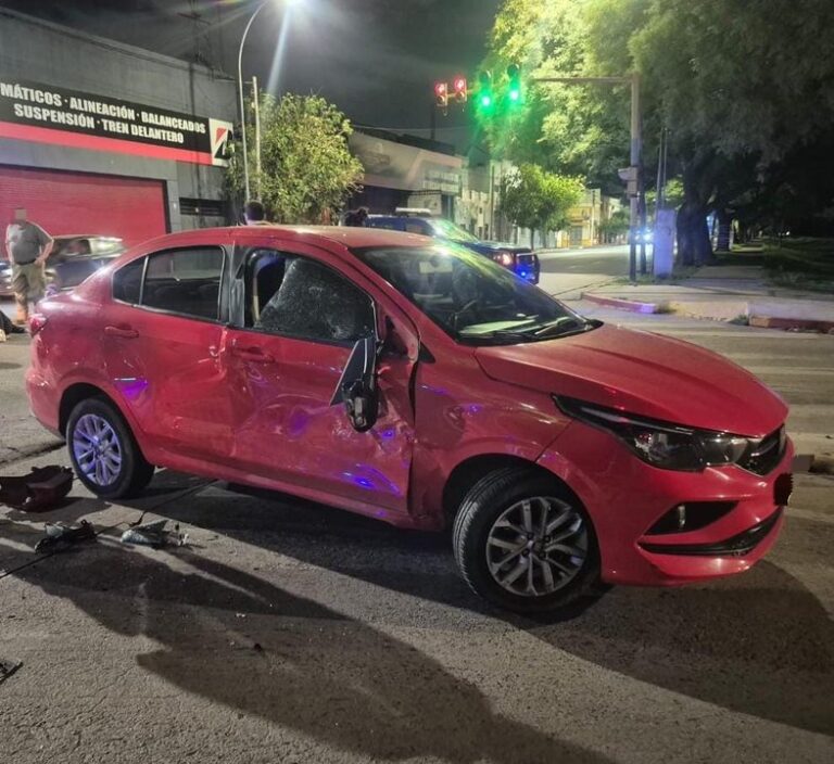 Córdoba: un motociclista murió tras chocar con un auto en barrio Pueyrredón