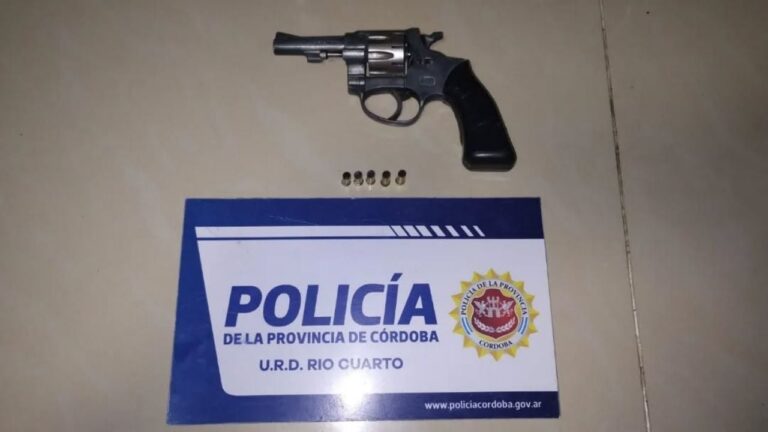 Pelea en Río Cuarto terminó con tres detenidos y un revólver