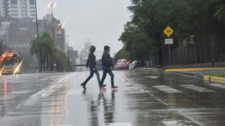 Llega un frente frío con lluvias y ráfagas del sur