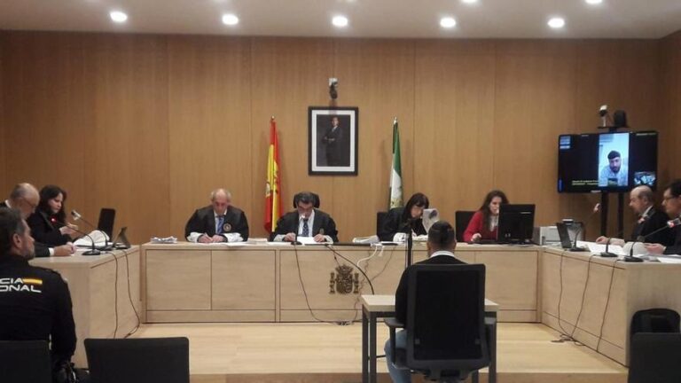 Absuelven a los tres acusados por el apuñalamiento en un botellón El Arenal al no quedar probada su participación