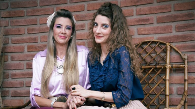 Mevak presenta El amor todo locura: teatro experimental con degustación sensorial