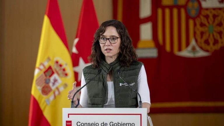 Ayuso arremete contra Sánchez por «boicotear» los conciertos de Shakira: «Necesita apagar nuestra luz»