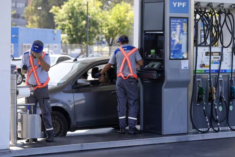 Córdoba: el litro de nafta superó los $2.000 pesos en las estaciones YPF