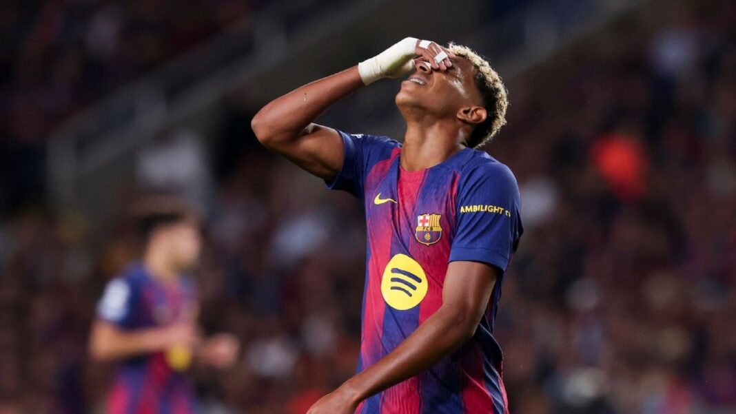 Lamine Yamal durante un partido con el Barcelona