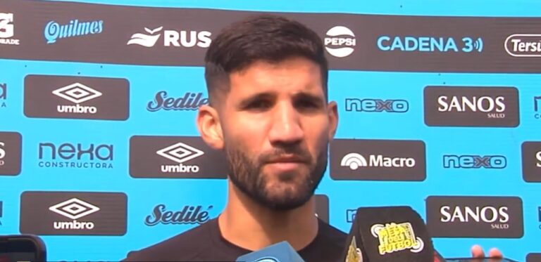 Plantel de Belgrano durante el entrenamiento a puertas abiertas en el predio de Villa Esquiú.