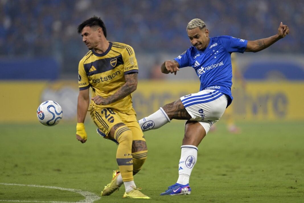 Jugadores de Boca Juniors y Cruzeiro durante el partido en Belo Horizonte