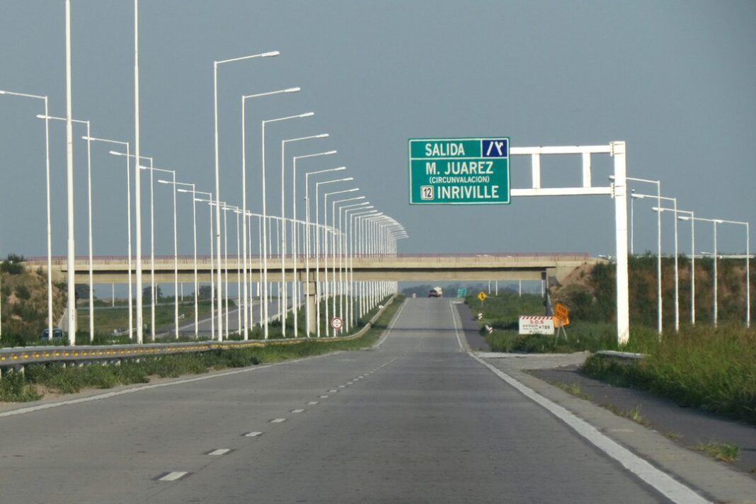 Autopista Córdoba-Rosario con tránsito interrumpido por peritaje tras accidente fatal