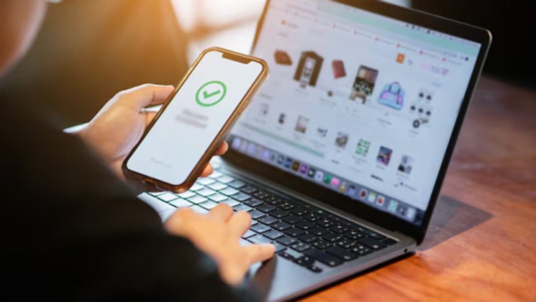 Fausto Brandolín, titular de FEDECOM, durante una exposición sobre el comercio en Córdoba.