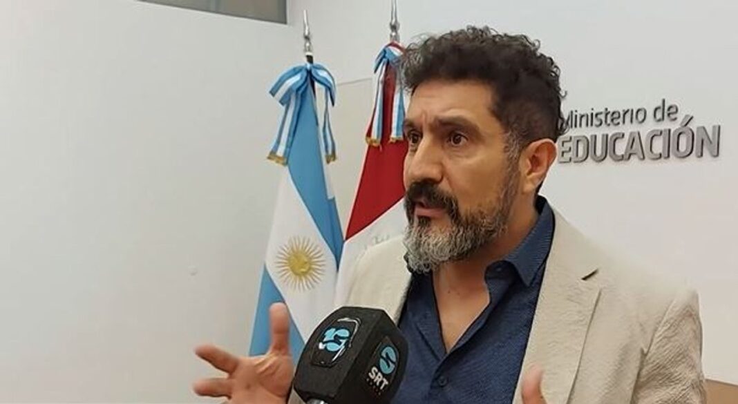 Autoridades analizan pintadas con amenazas en una escuela de la provincia de Córdoba.