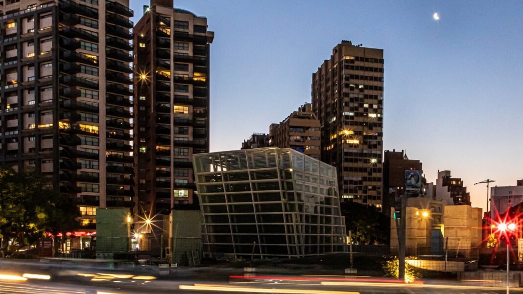 Edificio en calle Chacabuco al 1000, Nueva Córdoba, donde ocurrieron los disparos de balines.
