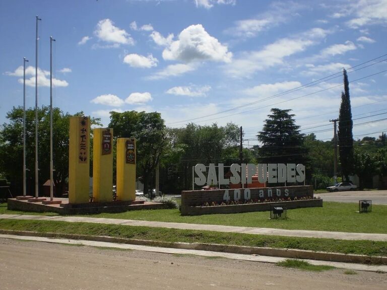 Operativo de emergencia en vivienda de Salsipuedes tras explosión de garrafa.