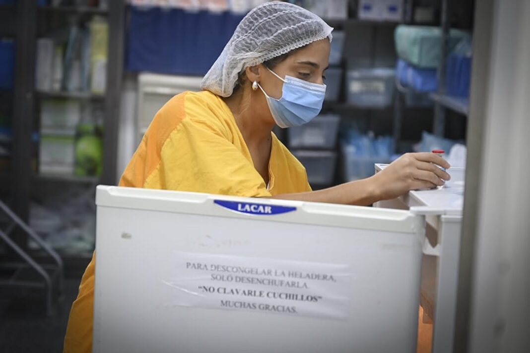 Personal médico en el Hospital Tránsito Cáceres de Allende, Córdoba.