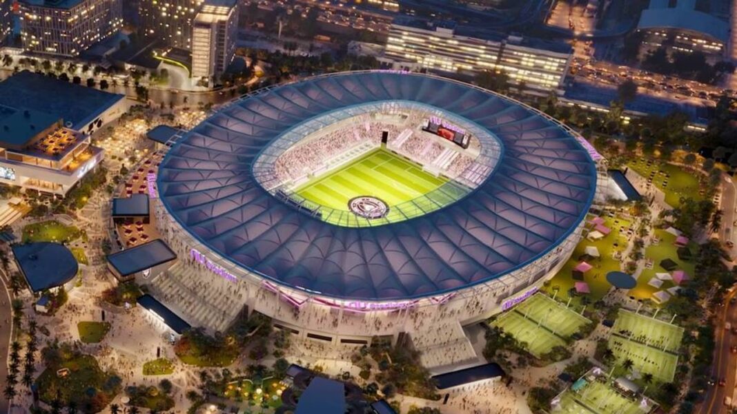 Vista aérea del nuevo estadio del Inter Miami CF, con su característico color rosa y las tribunas.