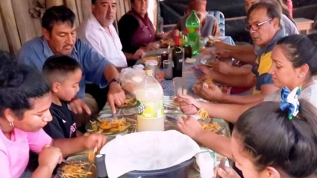 Ilustración referida a la justicia y los tribunales, en el contexto del caso Loan Peña.