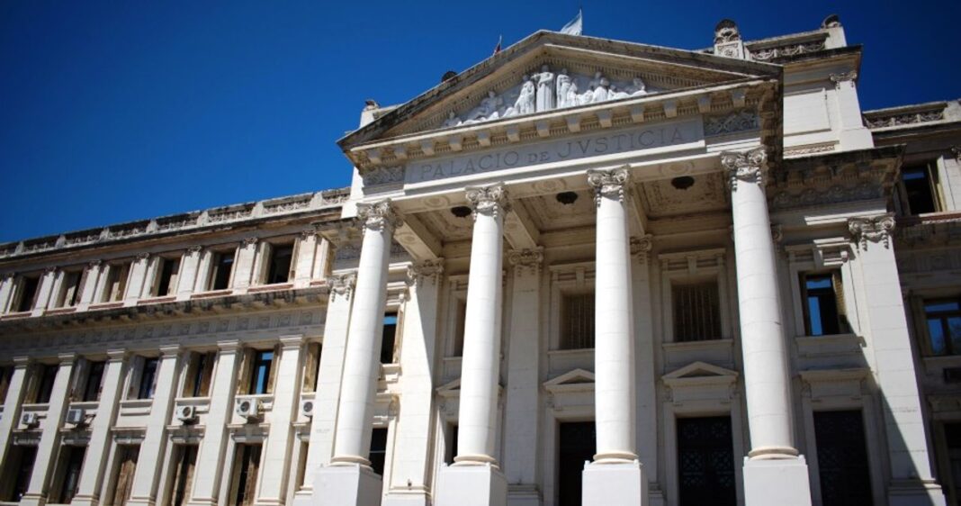 Mujer con dos hijos menores en el hogar familiar en Córdoba