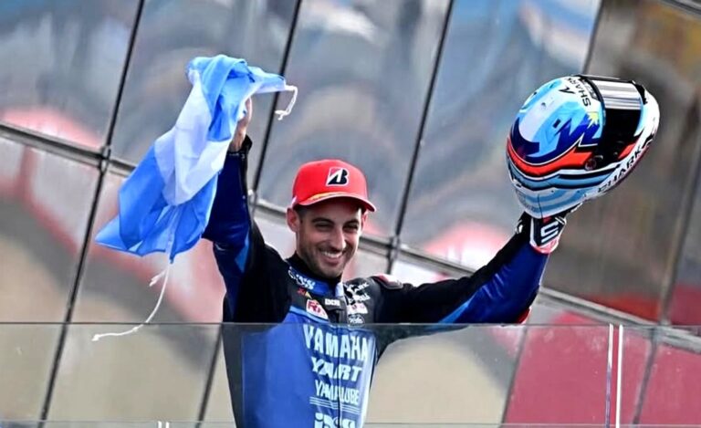 Leandro Tati Mercado celebrando en el podio de las 24 Horas de Le Mans