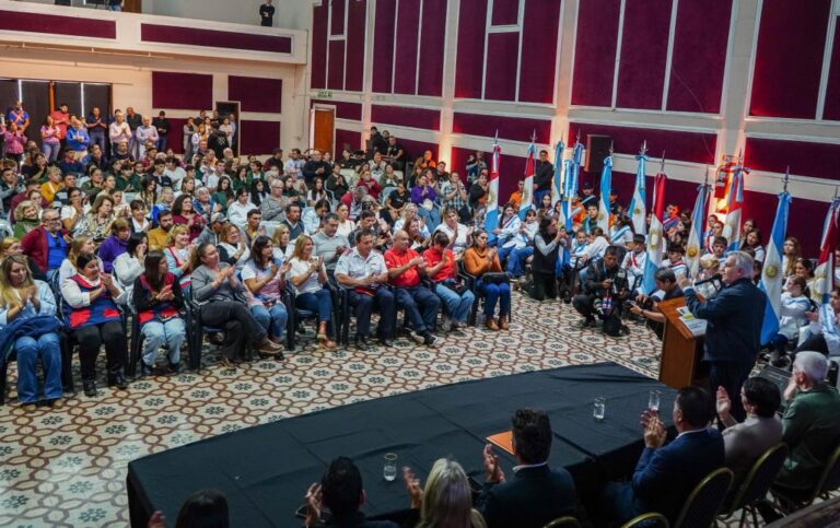 Gobernador Martín Llaryora durante su visita a Guatimozín, departamento Marcos Juárez