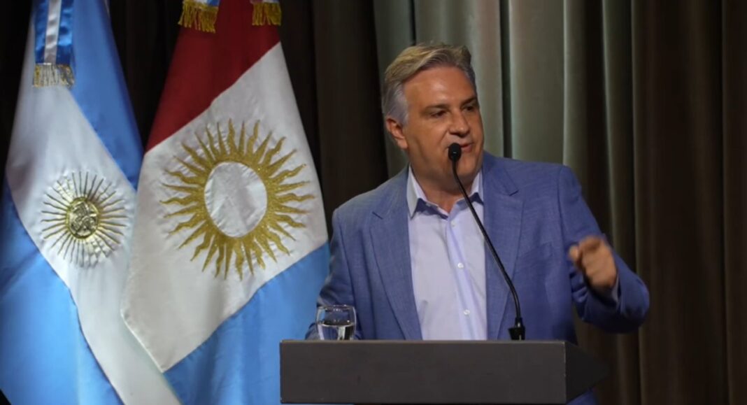 Gobernador Martín Llaryora durante un acto en el Centro Cívico de Córdoba.