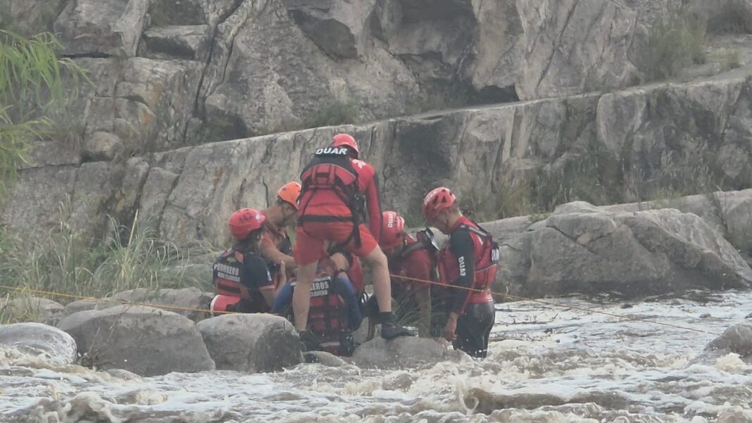 Operativo de rescate del DUAR en el río Los Sauces, Mina Clavero