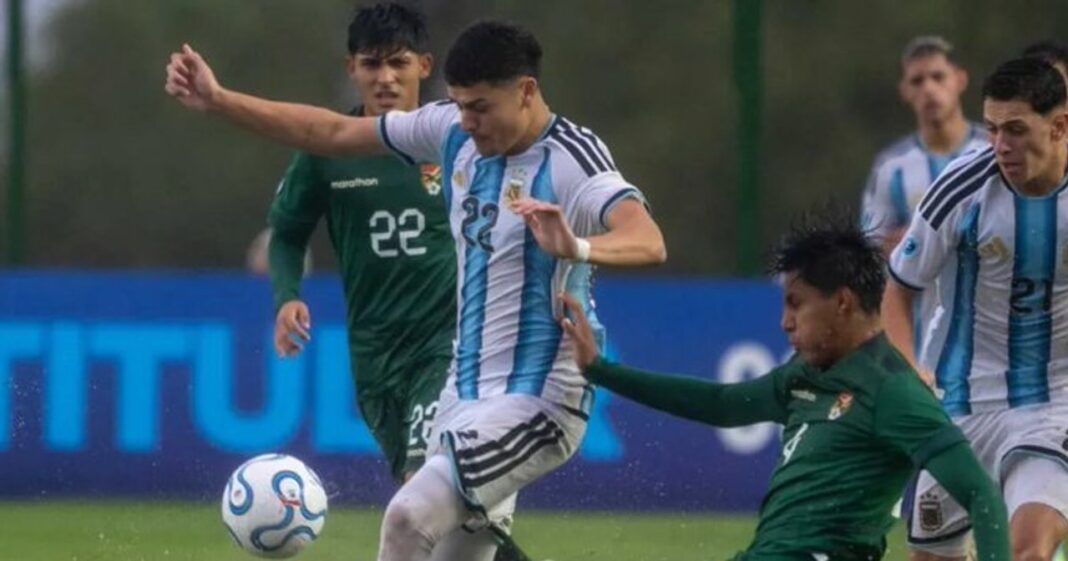 Jugadores de la Selección Argentina Sub 17 celebran la clasificación al Mundial de Qatar 2026.