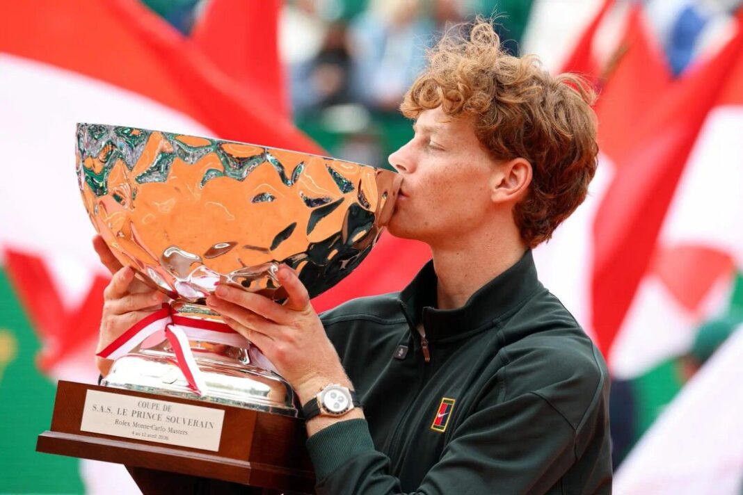 Jannik Sinner celebra su victoria en la final del Masters 1000 de Montecarlo.