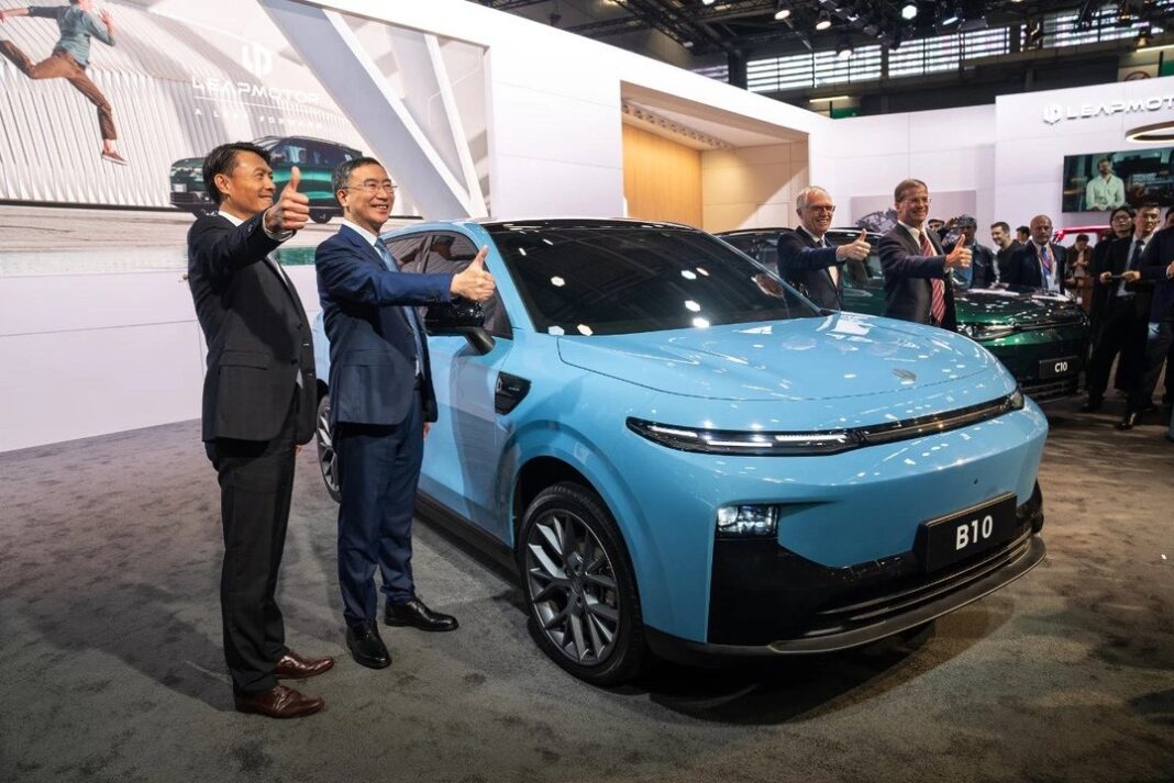 SUV Leapmotor C10 y B10 REEV presentados por Stellantis en Córdoba, Argentina.