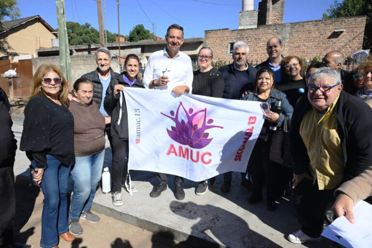 Obras de pavimento y cloacas en barrio Liceo 3ª Sección de Córdoba