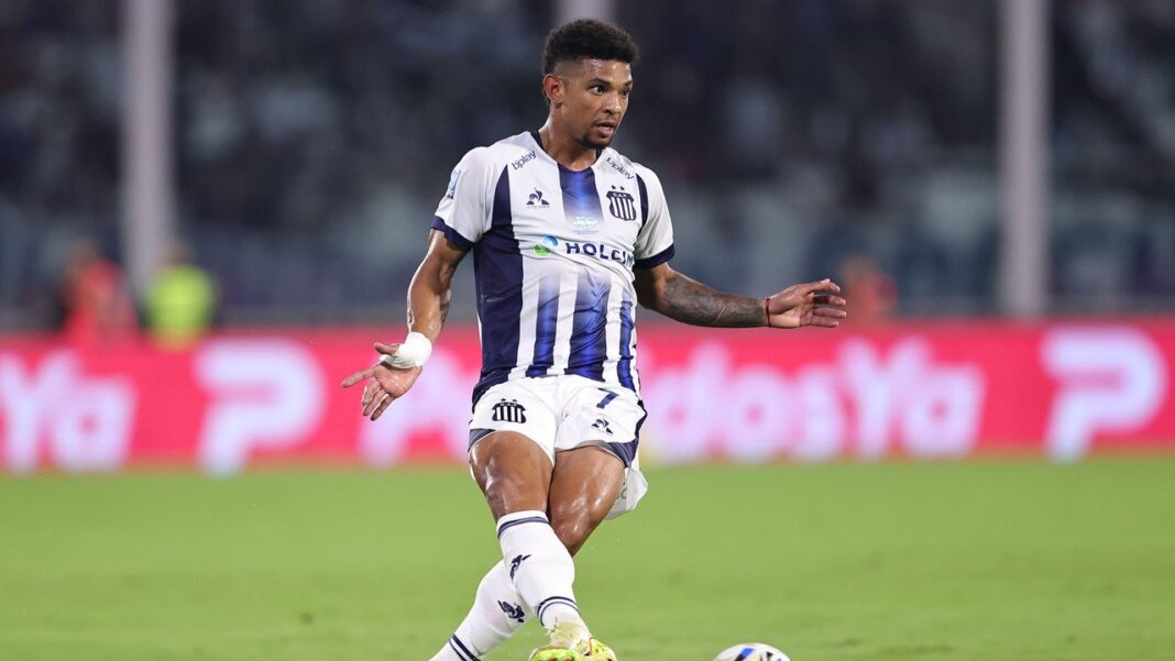 Partido de fútbol entre Talleres y Atlético Tucumán por Copa Argentina