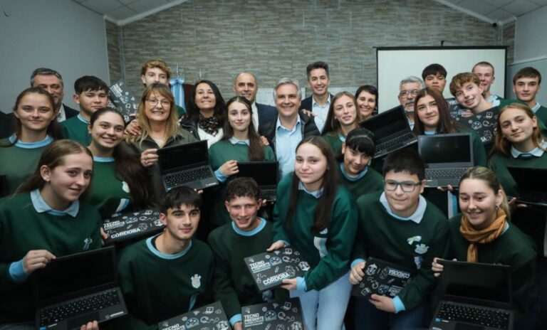 Gobernador Martín Llaryora durante su visita al departamento San Justo