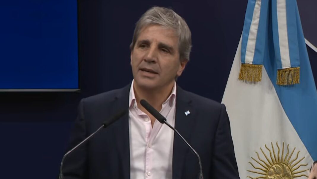 Luis Caputo en conferencia de prensa en Casa Rosada