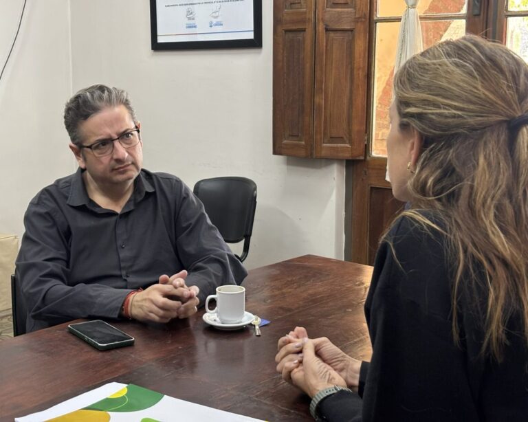 Entrega de aportes para red de gas natural en Mendiolaza