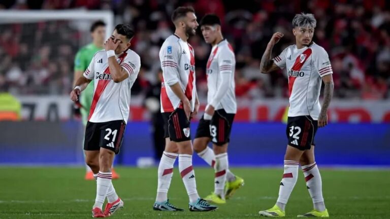 Estadio Monumental con hinchas de River Plate durante el partido ante Atlético Tucumán
