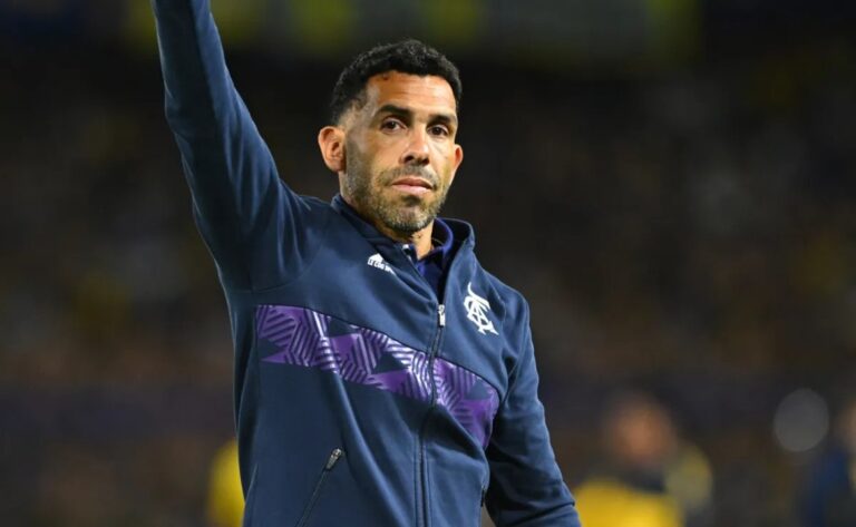 Carlos Tévez durante su etapa como entrenador de Talleres de Córdoba