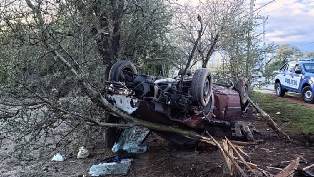 Vuelco de un Ford Escort en la ruta E-88 en Traslasierra